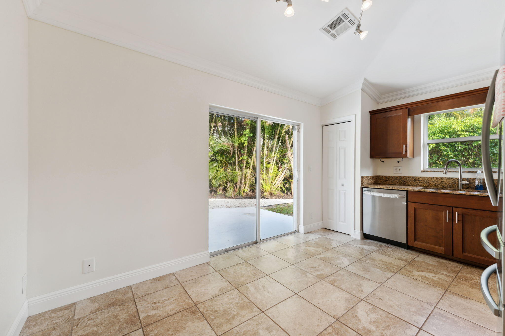 701 Key W Street Boynton Beach, FL 33426 - Photo 9 of 22 Kitchen