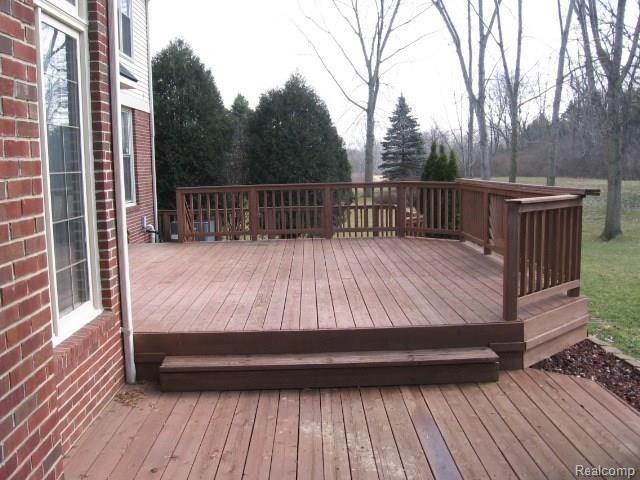 6522 Kennesaw Road Canton, MI 48187 - Photo 11 of 14 LARGE 2-TIER DECK