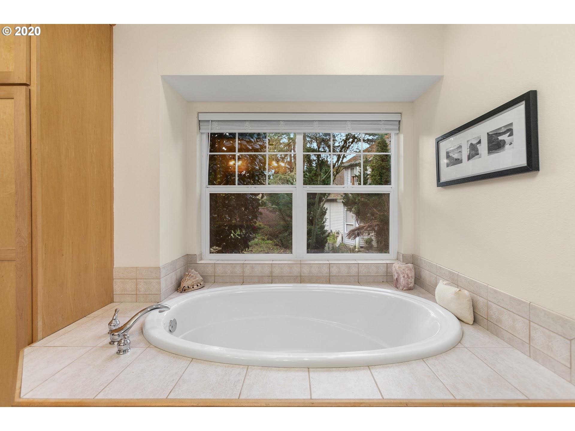 11960 Southwest Lesser Road Portland, OR 97219 - Photo 16 of 25 Gallery Image 16