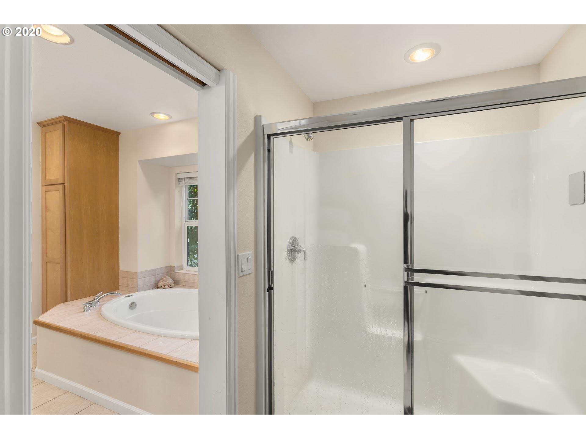 11960 Southwest Lesser Road Portland, OR 97219 - Photo 17 of 25 Gallery Image 17
