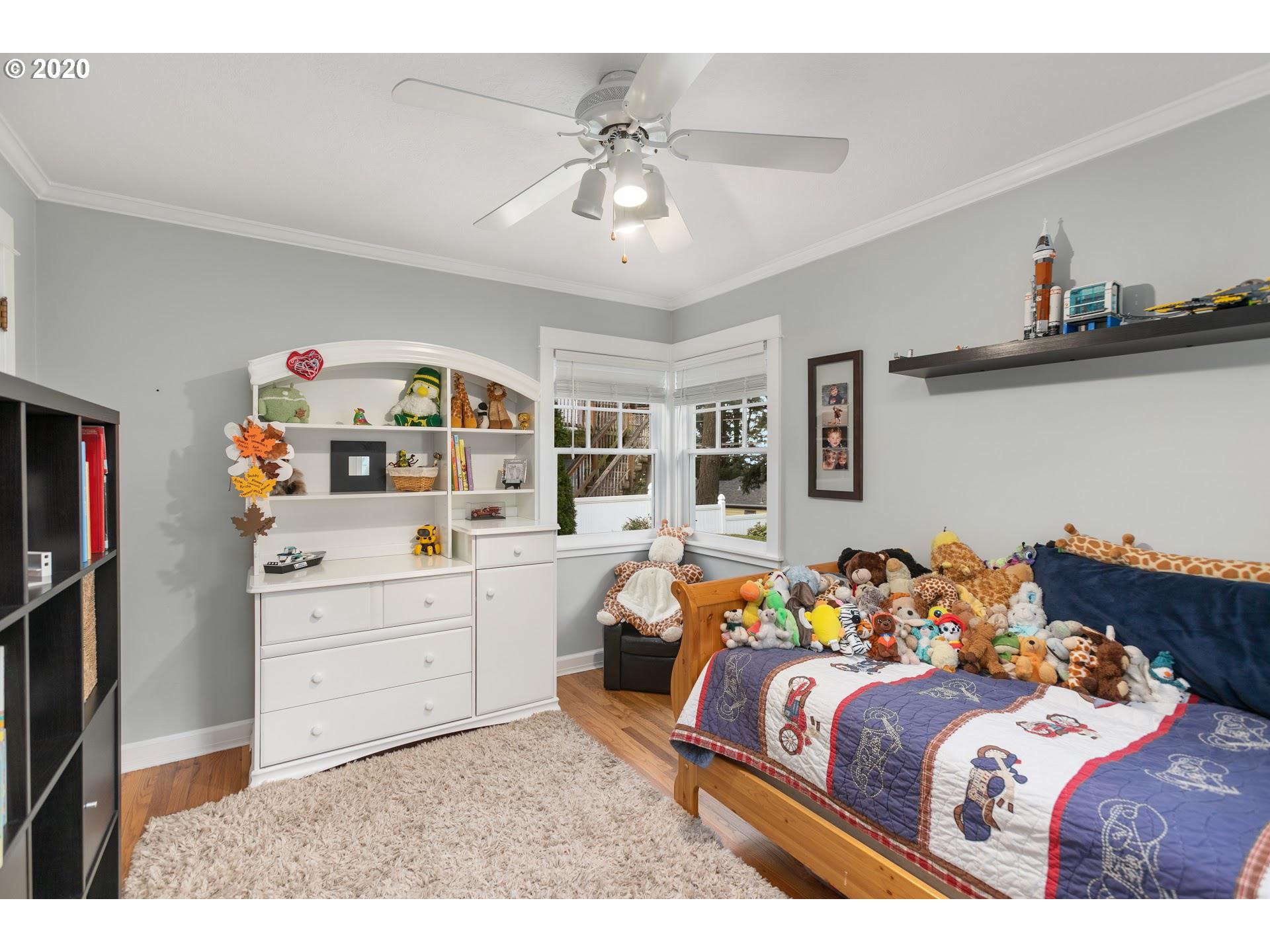 11960 Southwest Lesser Road Portland, OR 97219 - Photo 19 of 25 Gallery Image 19
