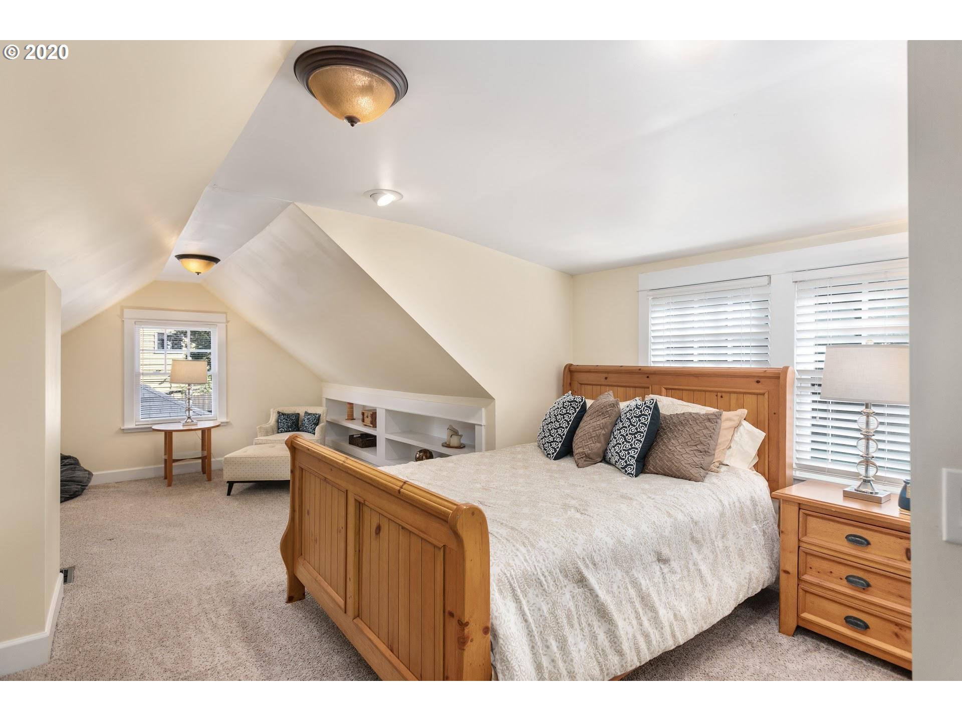 11960 Southwest Lesser Road Portland, OR 97219 - Photo 20 of 25 Gallery Image 20