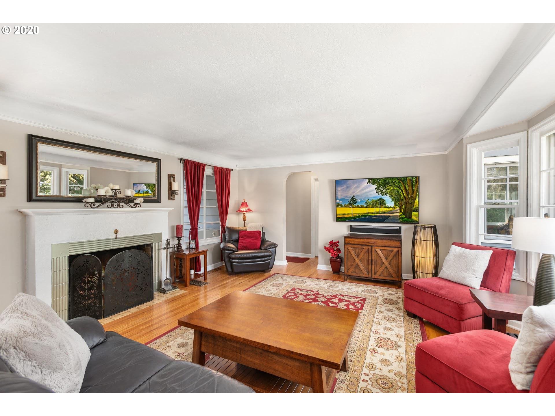 11960 Southwest Lesser Road Portland, OR 97219 - Photo 5 of 25 Gallery Image 5