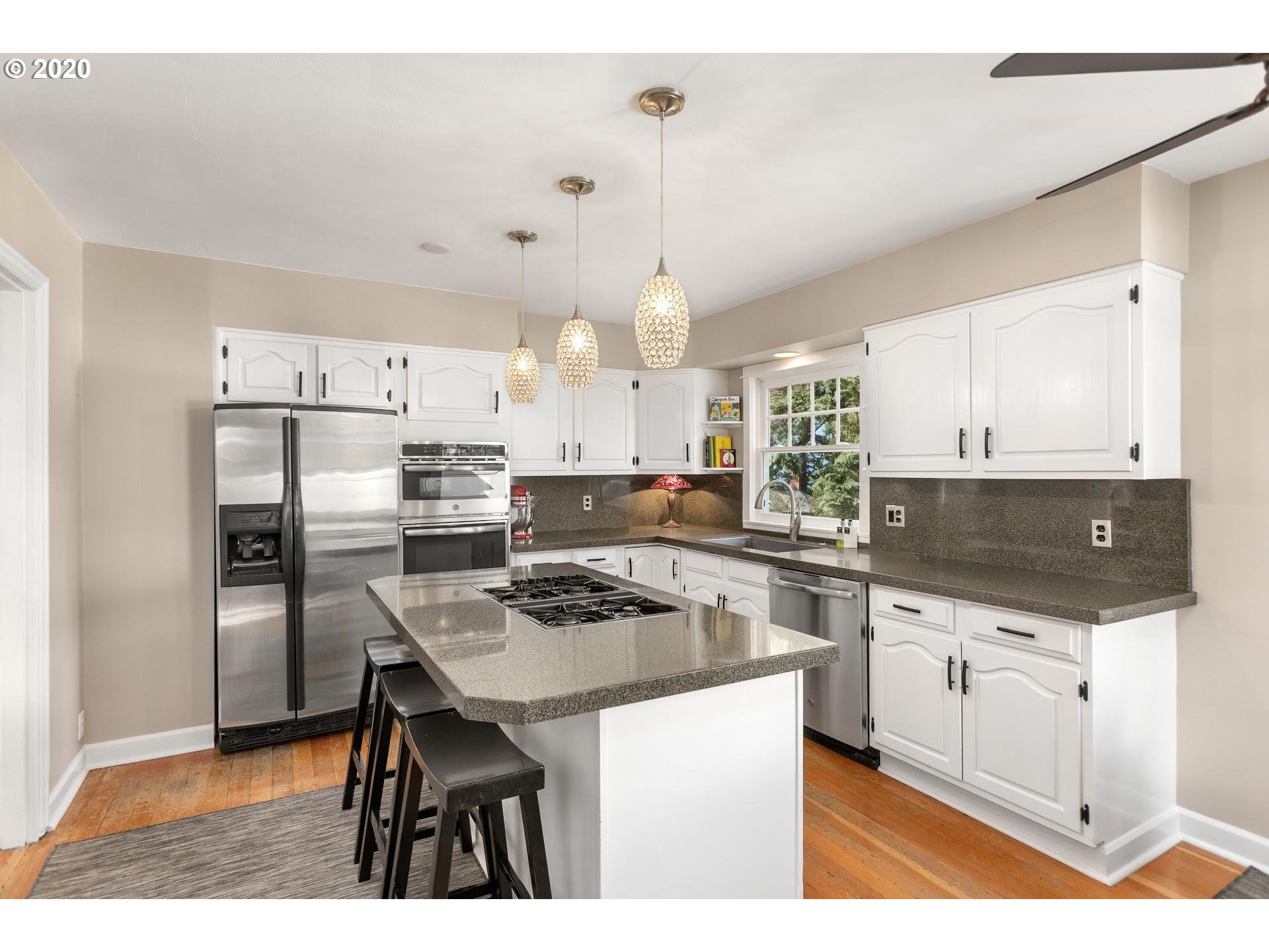 11960 Southwest Lesser Road Portland, OR 97219 - Photo 8 of 25 Gallery Image 8
