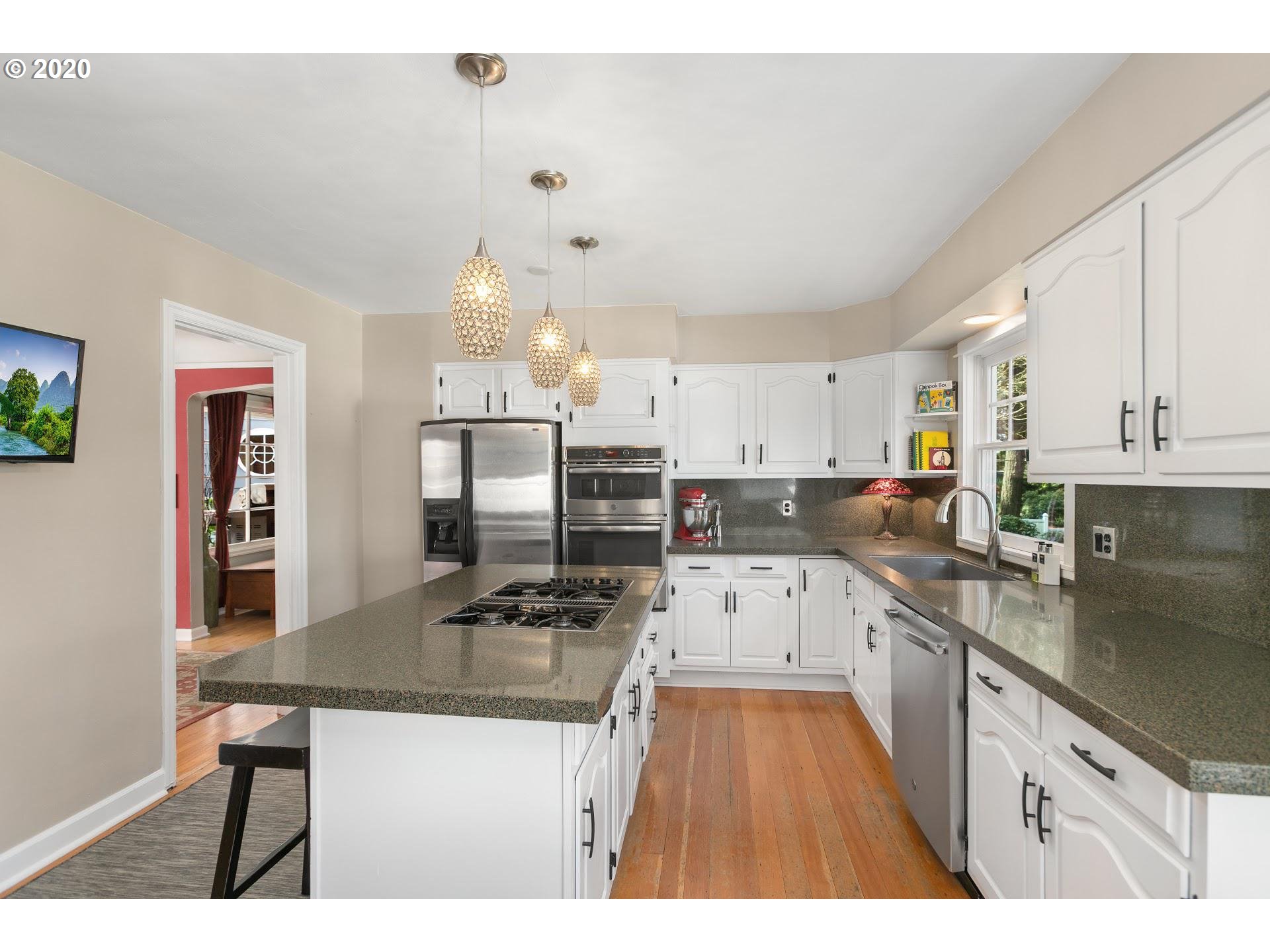11960 Southwest Lesser Road Portland, OR 97219 - Photo 9 of 25 Gallery Image 9