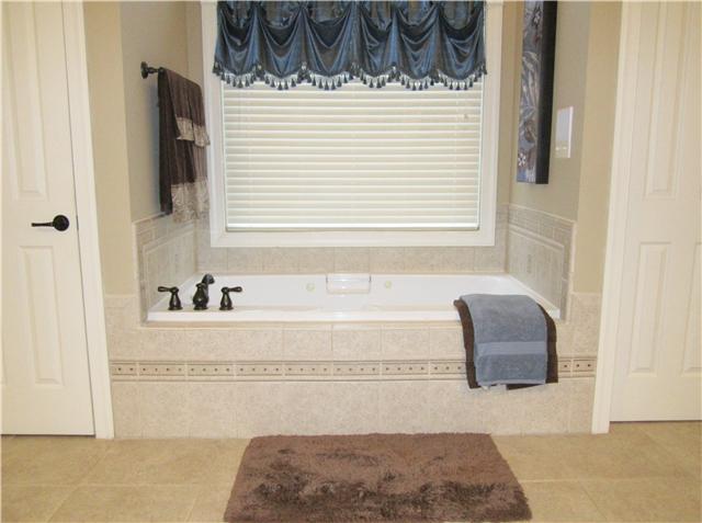 4799 Sango Road Clarksville, TN 37043 - Photo 17 of 20 a bathroom with a bathtub and a window