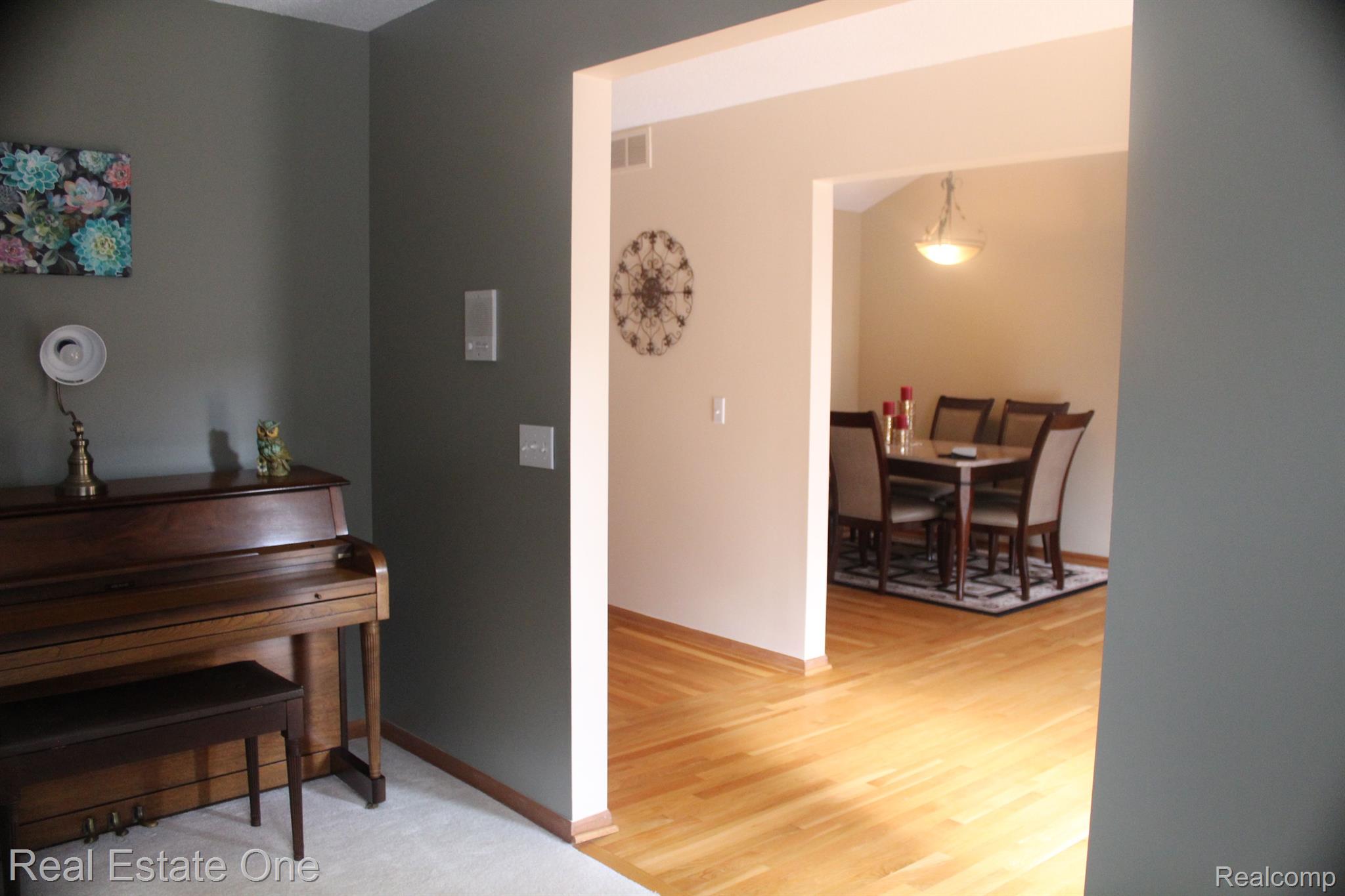 21570 River Ridge Court Farmington, MI 48335 - Photo 15 of 27 Gallery Image 15