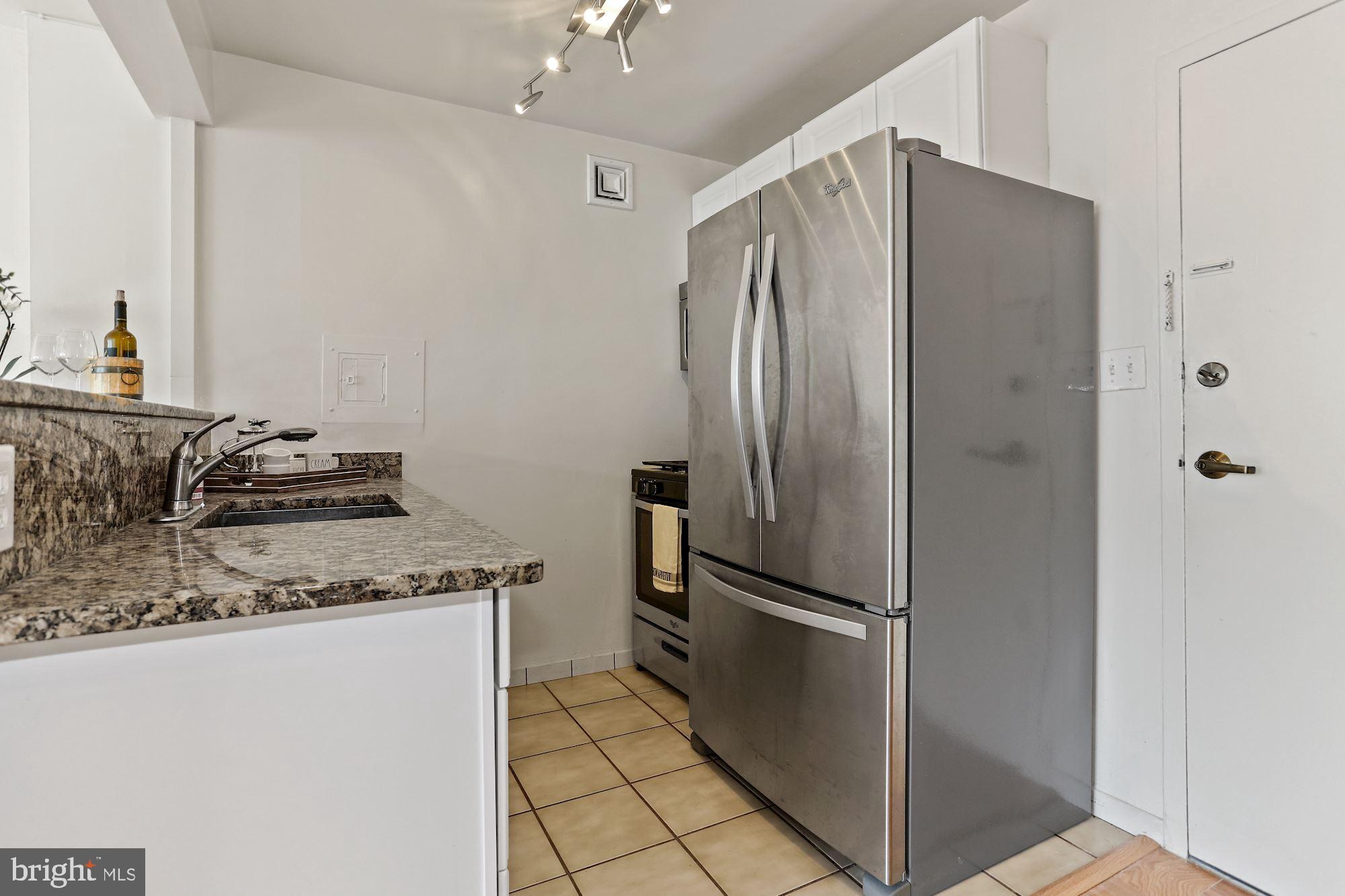 2030 F Street Northwest, Unit 910 Washington, DC 20006 - Photo 4 of 50 Stainless Steel appliances!
