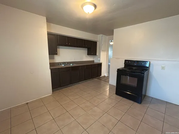 $799 | 1137 West Ashby Place, Unit 6, San Antonio, TX 78201