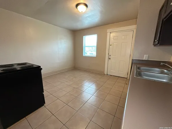$799 | 1137 West Ashby Place, Unit 6, San Antonio, TX 78201