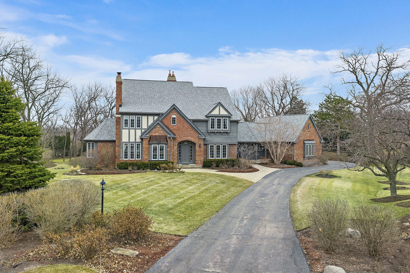 28360 Heritage Oak Road Chicago, IL 60641 - Photo 1 of 99