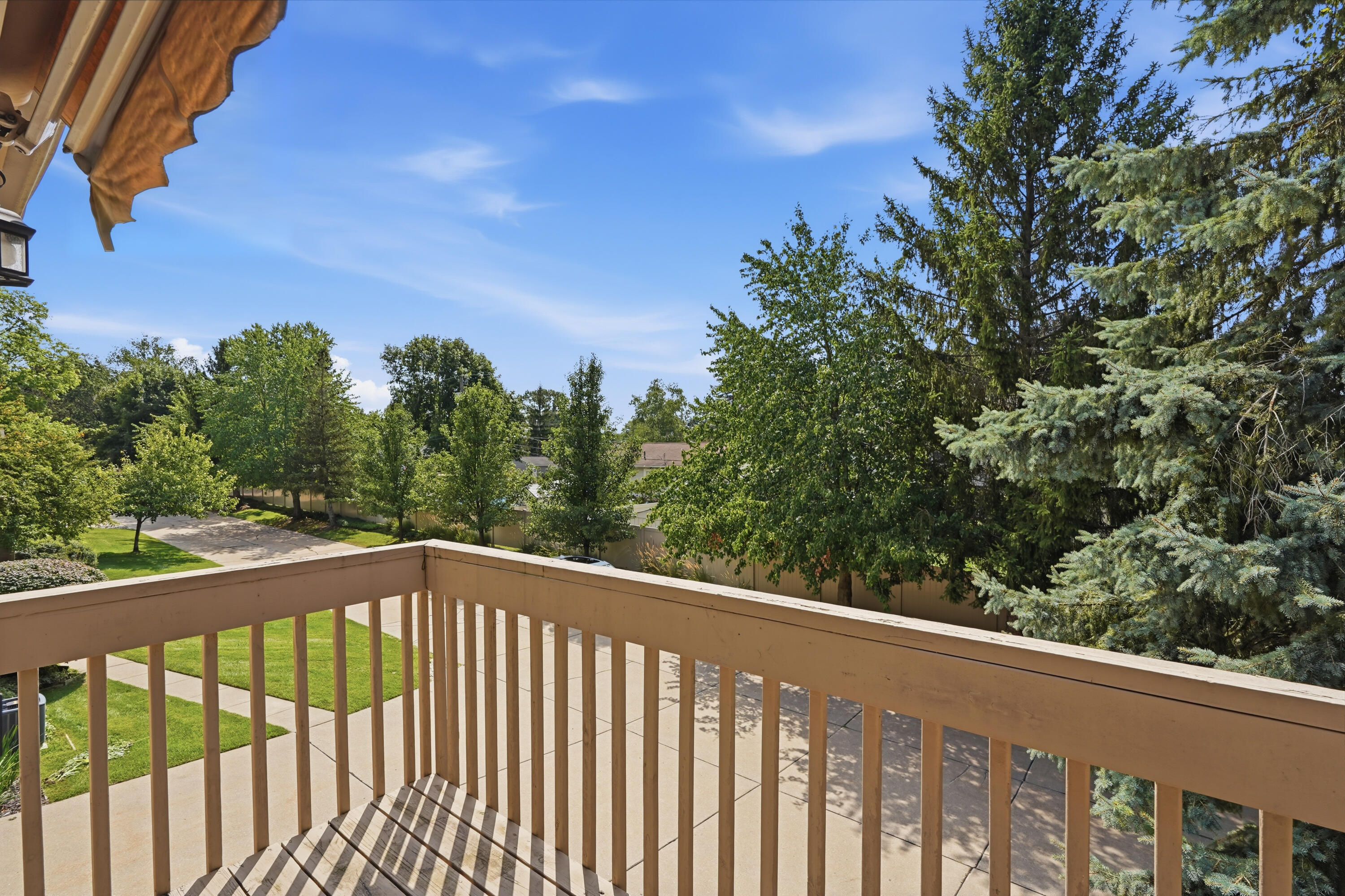 240 Pine Tree Ridge, Unit 4 Waterford, MI 48327 - Photo 13 of 33 240 Pine Tree - Unit 4-33