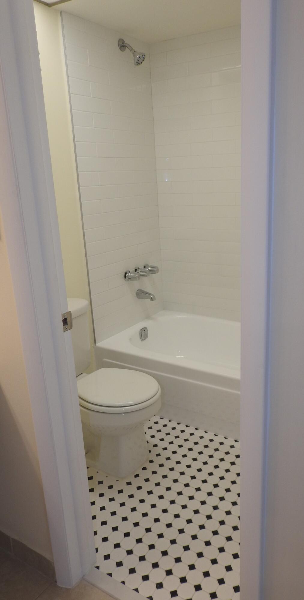 2600 Fiore Way, Unit 210 Delray Beach, FL 33445 - Photo 17 of 38 Primary Bathroom
