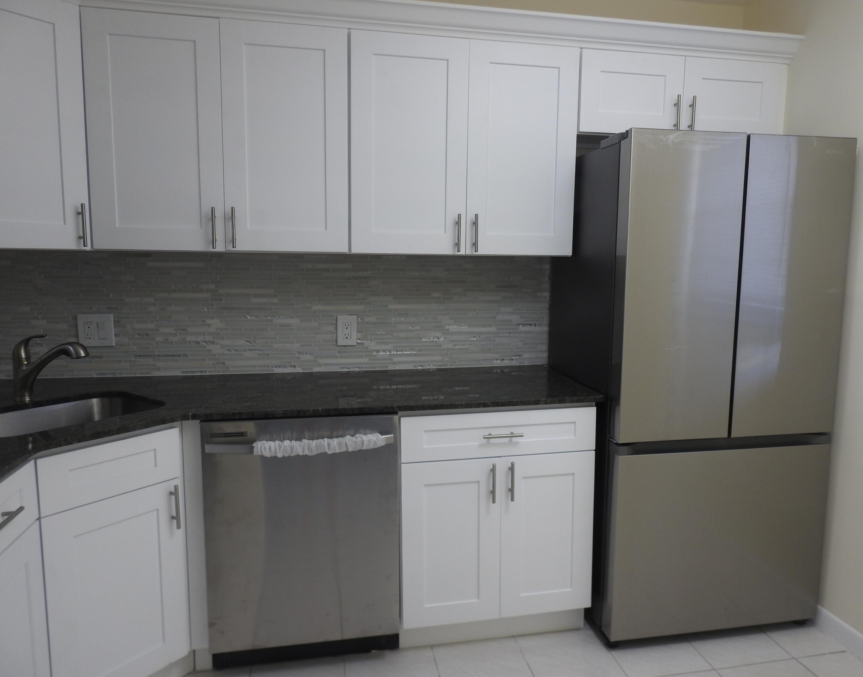 2600 Fiore Way, Unit 210 Delray Beach, FL 33445 - Photo 6 of 38 Kitchen