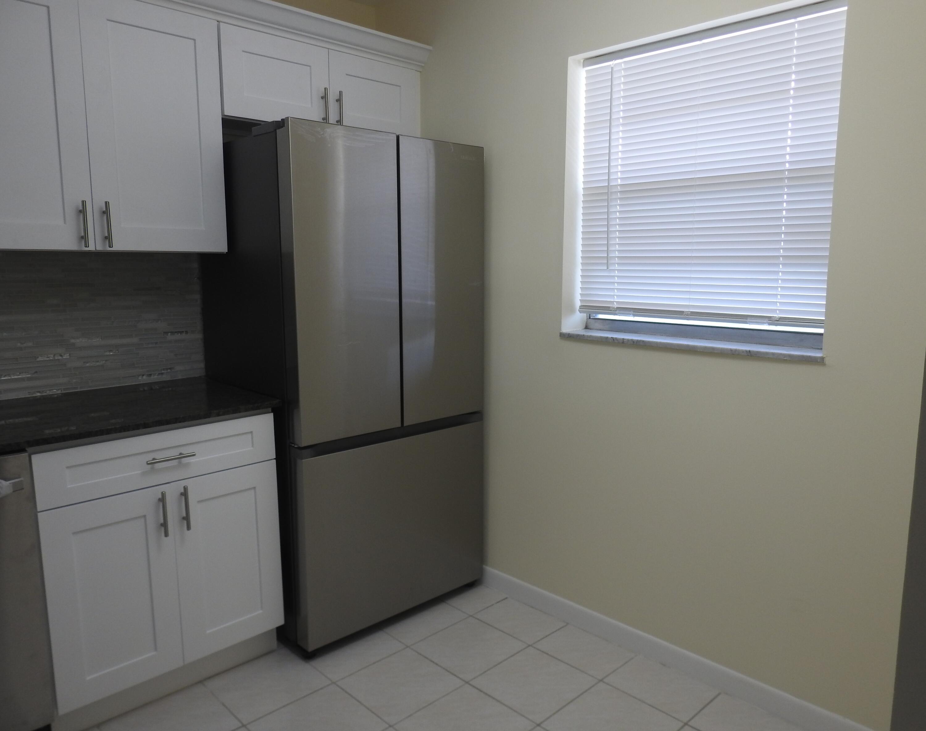 2600 Fiore Way, Unit 210 Delray Beach, FL 33445 - Photo 7 of 38 Kitchen
