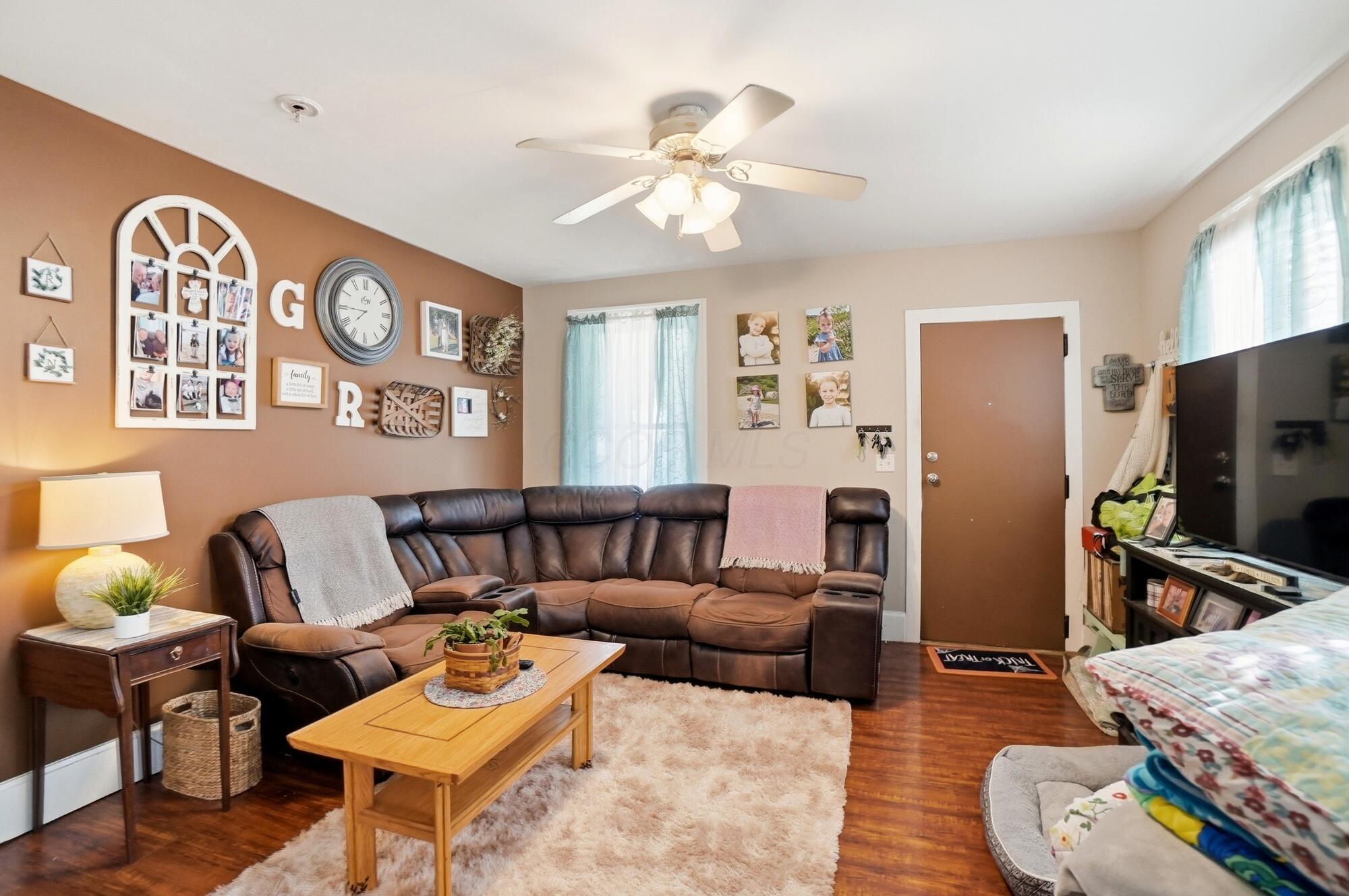 64 Commerce Street Lockbourne, OH 43137 - Photo 5 of 34 Living Room