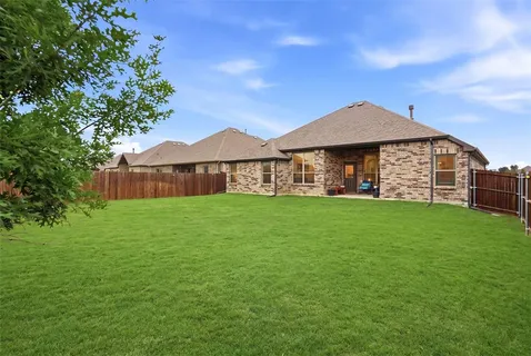 a view of a house with a big yard