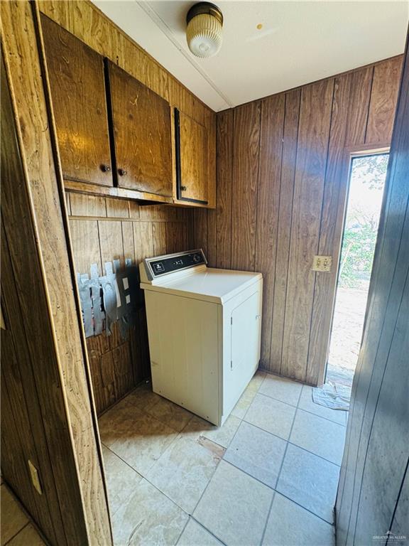 8007 Tex Mex Road Edinburg, TX 78542 - Photo 15 of 24 a utility room with a washer dryer and cabinets
