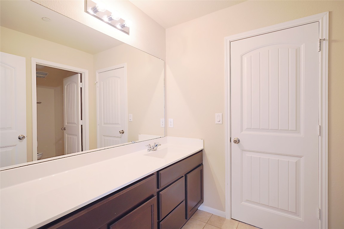 516 East Slaughter Lane, Unit 801 Austin, TX 78744 - Photo 12 of 16 a bathroom with a sink and a mirror
