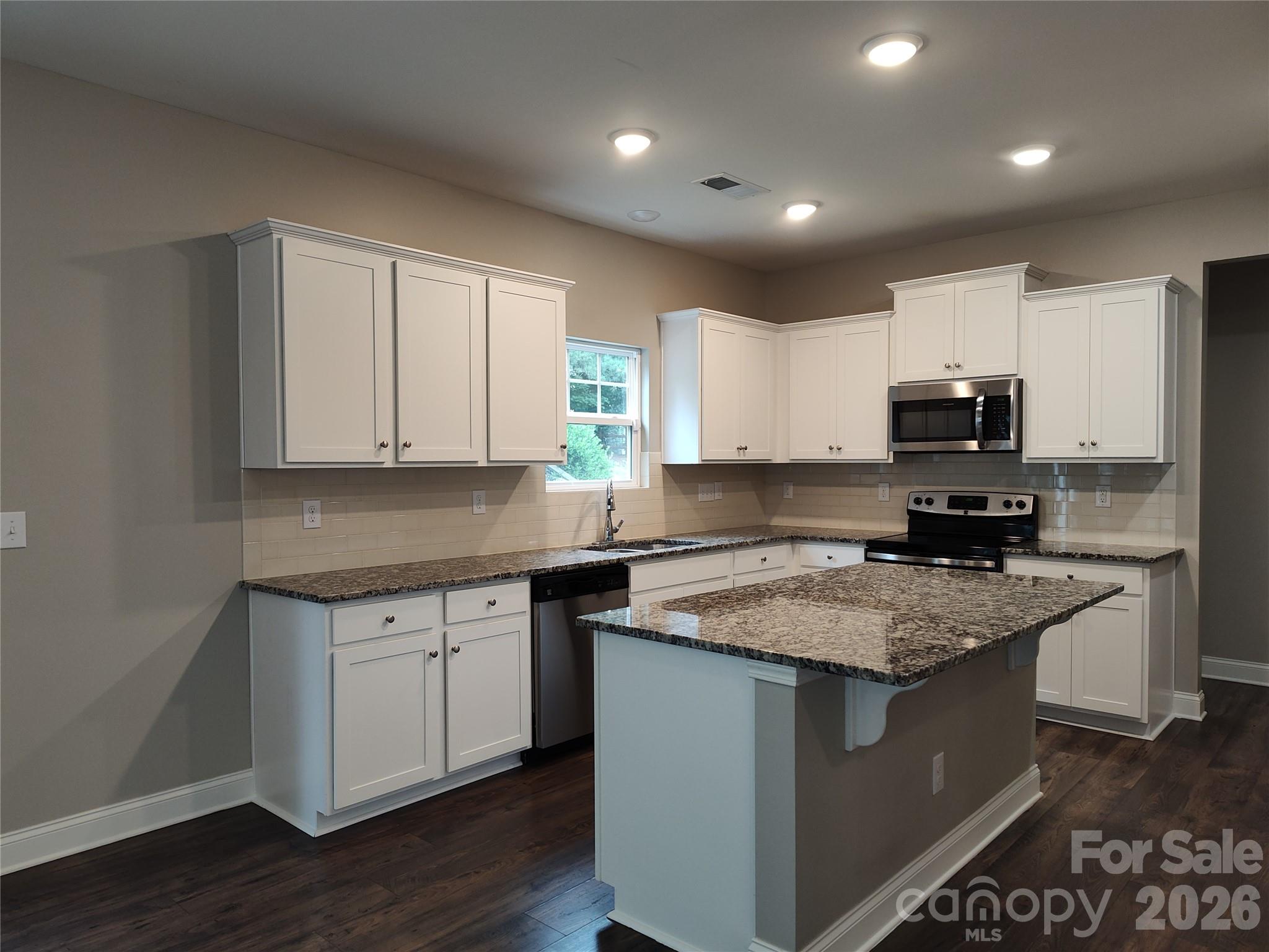 9415 Segundo Lane Charlotte, NC 28278 - Photo 7 of 28 Gallery Image 7