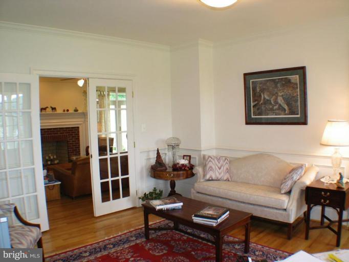 17615 Dry Mill Road Leesburg, VA 20175 - Photo 5 of 30 Living Room