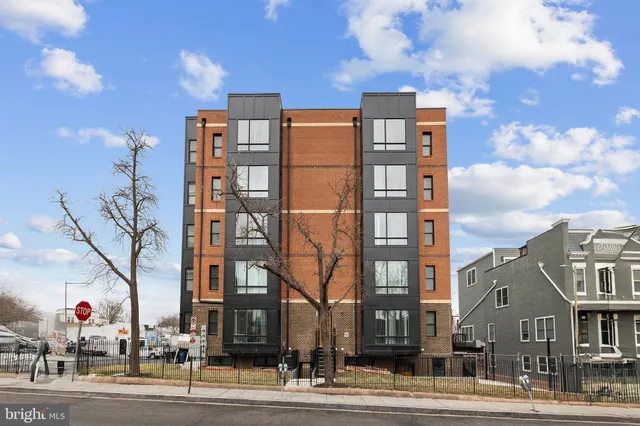 $2,800 | 3517 14th Street Northwest, Unit 302, Washington, DC 20010