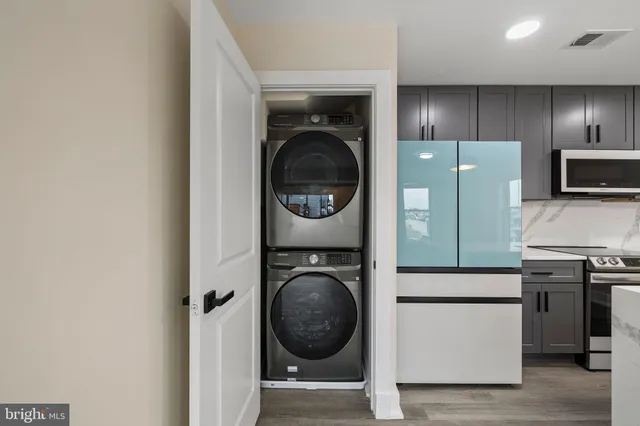 $2,800 | 3517 14th Street Northwest, Unit 302, Washington, DC 20010