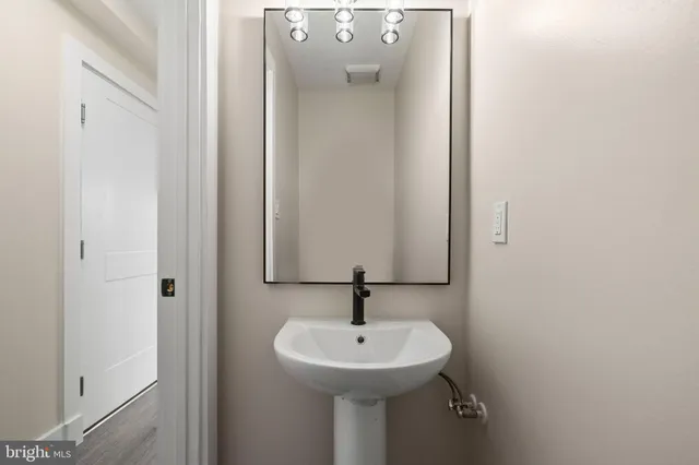 $2,800 | 3517 14th Street Northwest, Unit 302, Washington, DC 20010