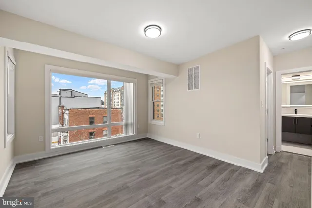 $2,800 | 3517 14th Street Northwest, Unit 302, Washington, DC 20010