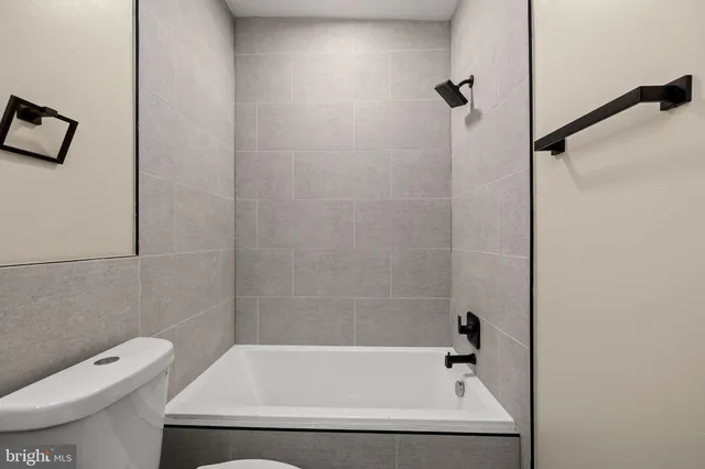 $2,800 | 3517 14th Street Northwest, Unit 302, Washington, DC 20010