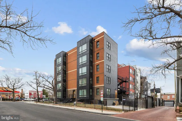 $2,800 | 3517 14th Street Northwest, Unit 302, Washington, DC 20010