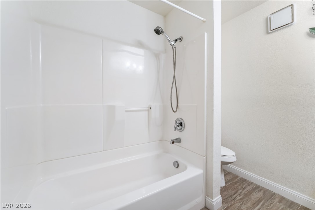 3145 East Flamingo Road, Unit 1092 Las Vegas, NV 89121 - Photo 22 of 33 A well-maintained bathroom with a combined tub and shower unit, offering functional comfort.