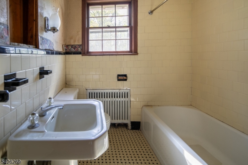 65-63 Hillcrest Road Warren, NJ 07059 - Photo 10 of 15