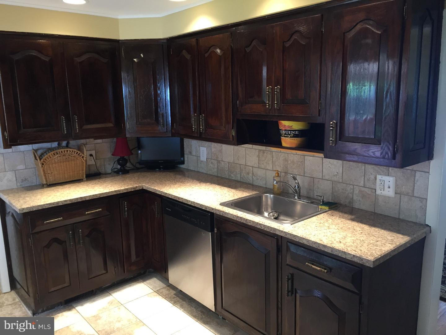 329 Gibbons Road Springfield, PA 19064 - Photo 6 of 21