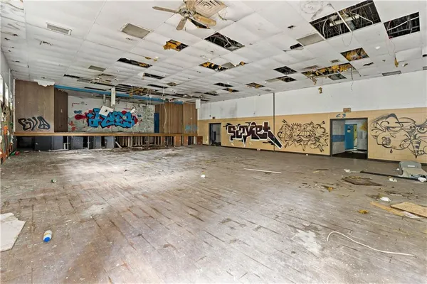 a view of a garage