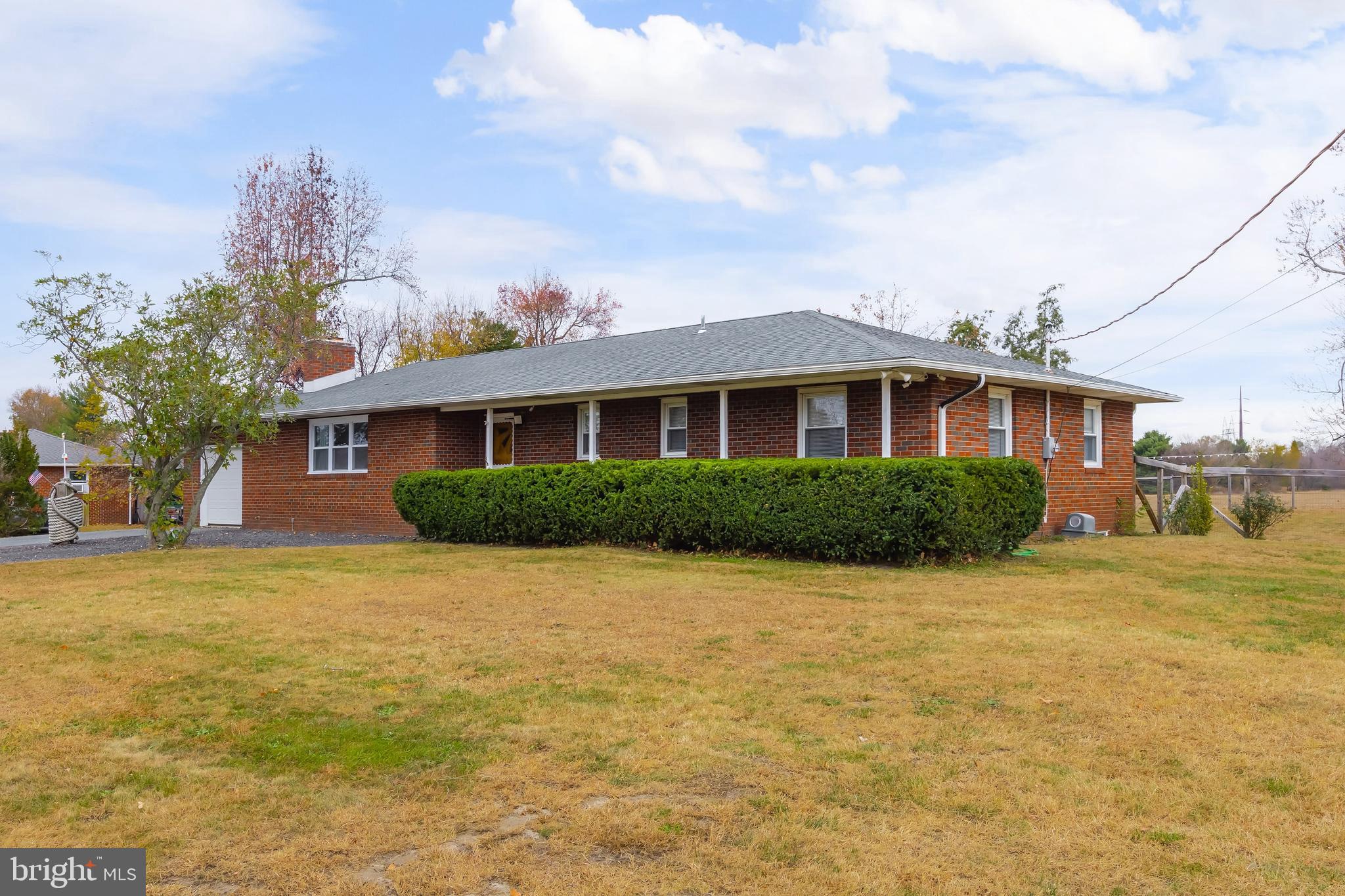 546 Tomlin Road Gibbstown, NJ 08027 - Photo 2 of 23