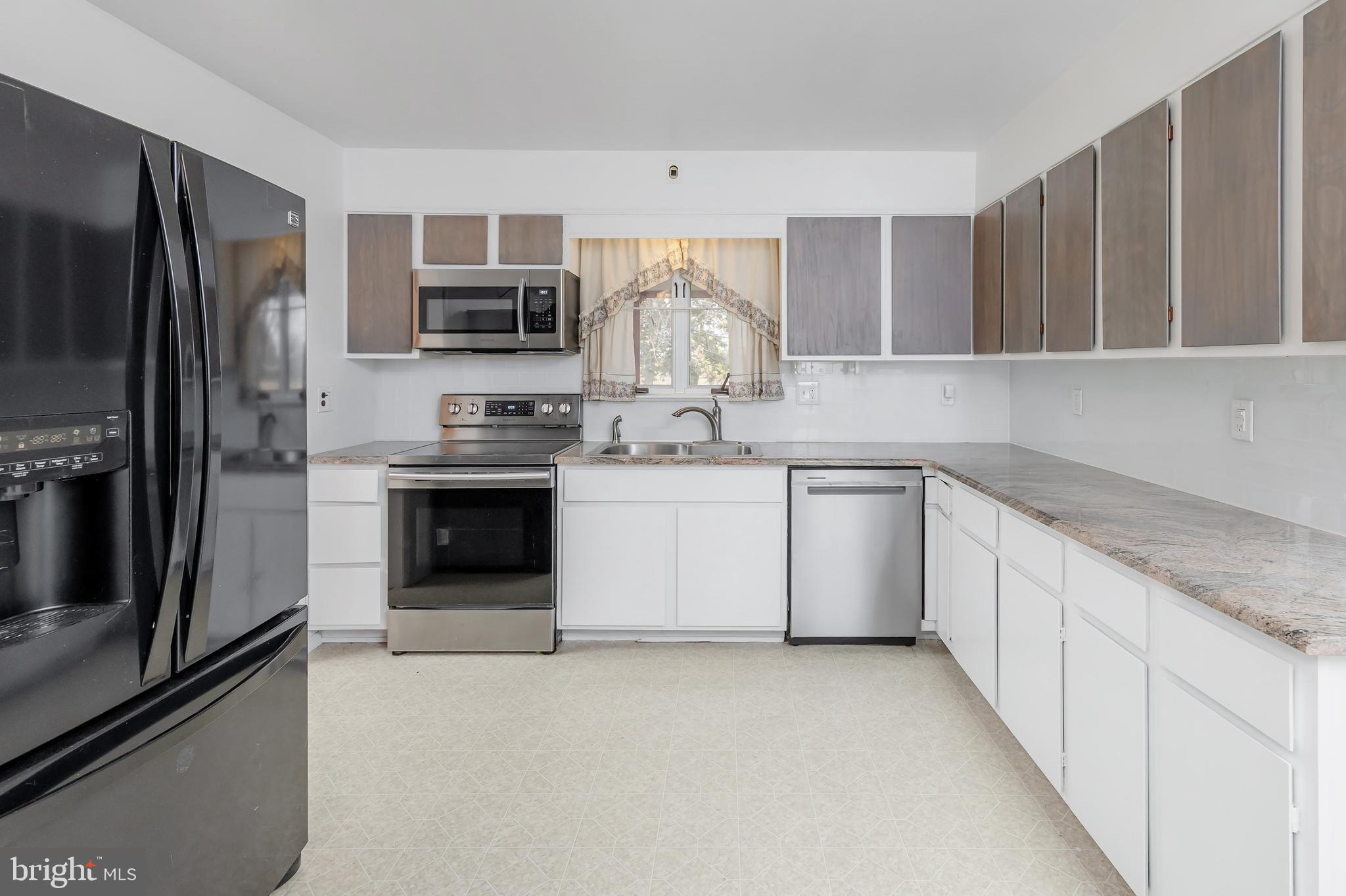 546 Tomlin Road Gibbstown, NJ 08027 - Photo 6 of 23