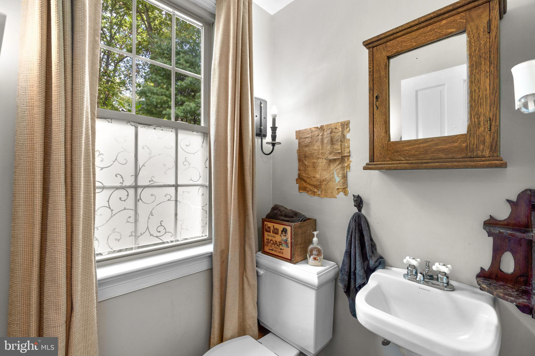 2425 Daisy Road Woodbine, MD 21797 - Photo 17 of 67 Powder room