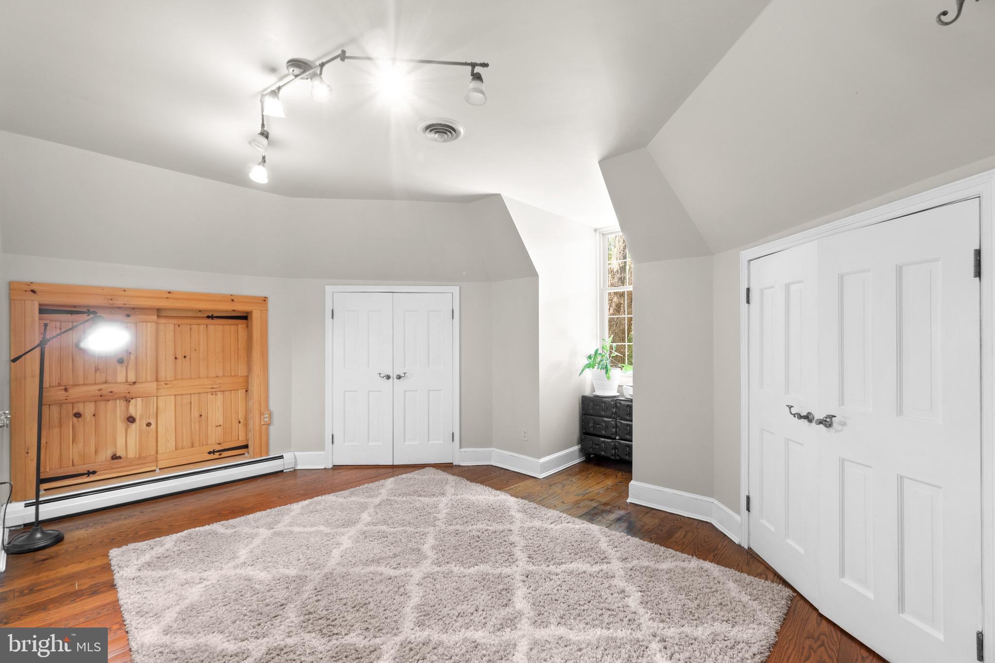 2425 Daisy Road Woodbine, MD 21797 - Photo 20 of 67 Owner's bedroom sitting/dressing area
