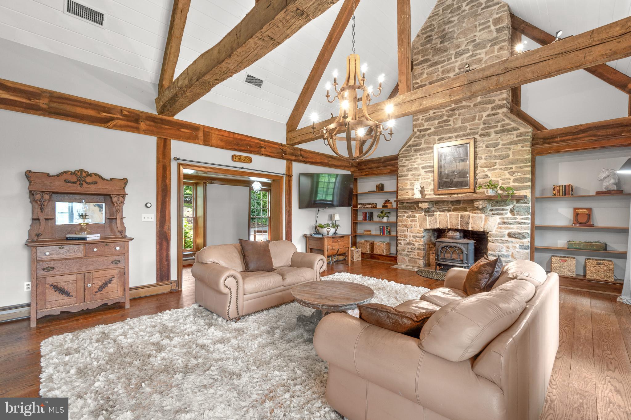 2425 Daisy Road Woodbine, MD 21797 - Photo 5 of 67 Living room