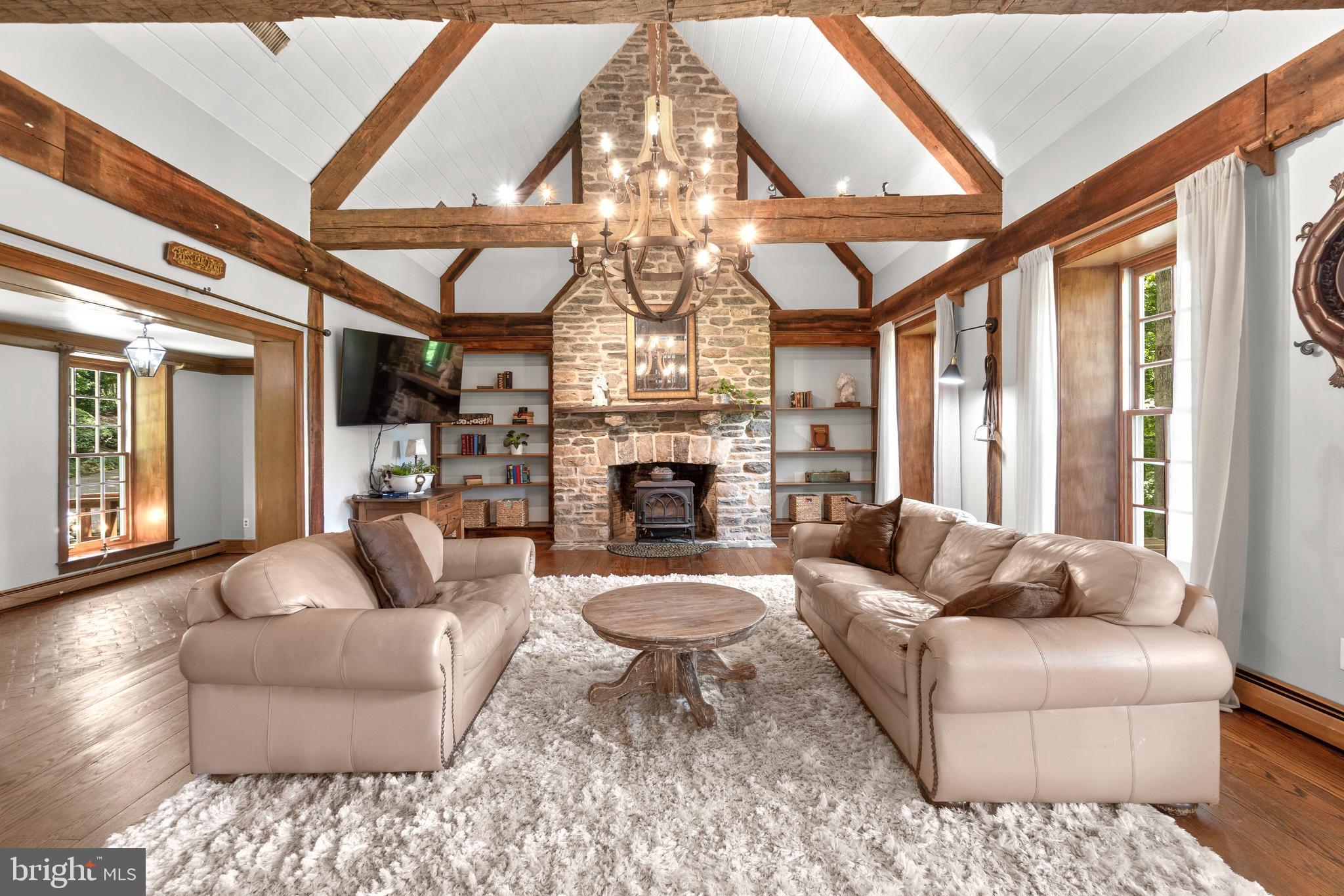 2425 Daisy Road Woodbine, MD 21797 - Photo 6 of 67 Living room