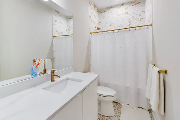 $8,500 | 3219 North Seminary Avenue, Unit 1N, Chicago, IL 60657