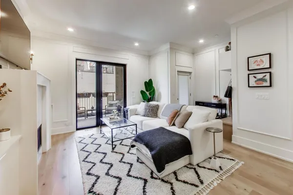 $8,500 | 3219 North Seminary Avenue, Unit 1N, Chicago, IL 60657