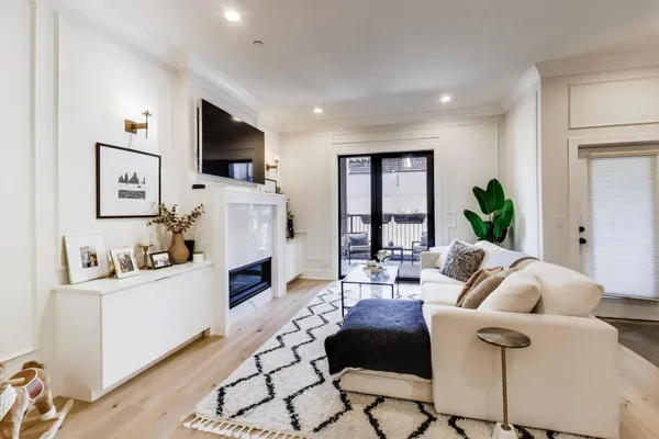 $8,500 | 3219 North Seminary Avenue, Unit 1N, Chicago, IL 60657