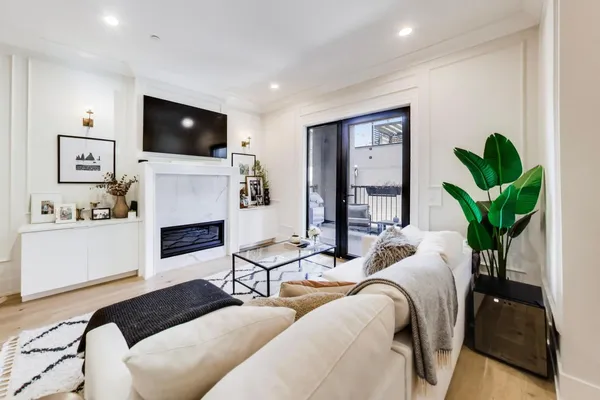 $8,500 | 3219 North Seminary Avenue, Unit 1N, Chicago, IL 60657