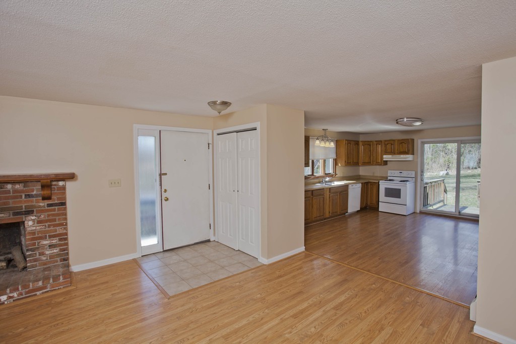 3120 Boston Road Wilbraham, MA 01095 - Photo 3 of 14