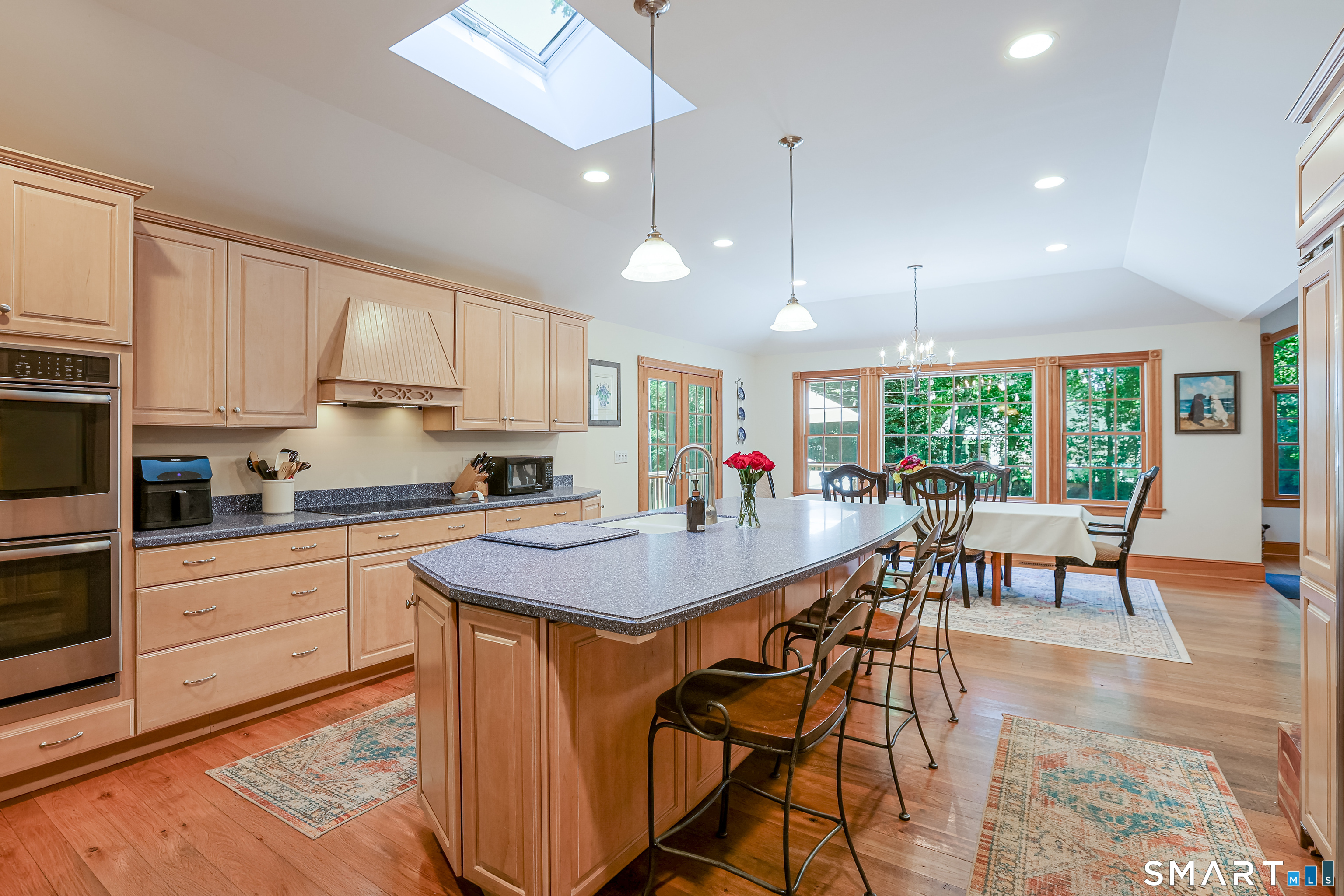 21 Geneva Road Norwalk, CT 06850 - Photo 9 of 36