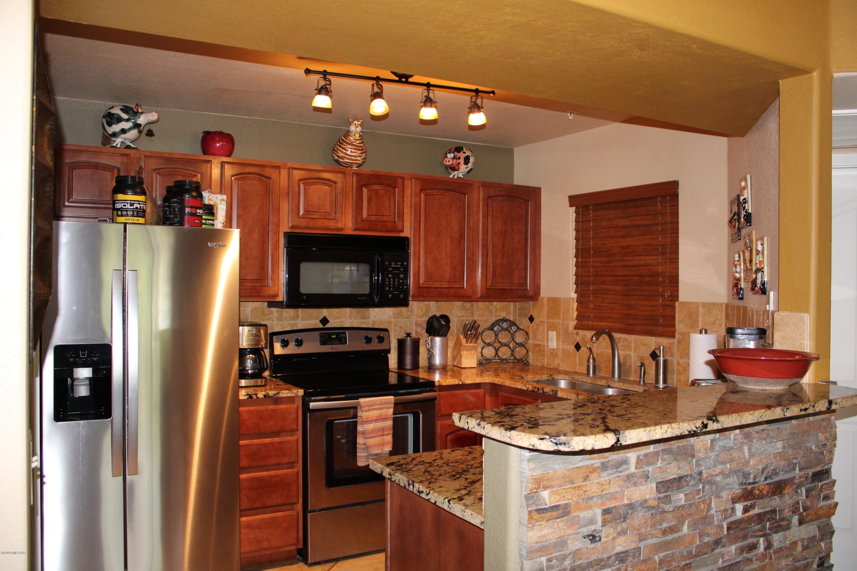 5751 North Kolb Road, Unit 36203 Tucson, AZ 85750 - Photo 7 of 25 a kitchen with a stove and a refrigerator