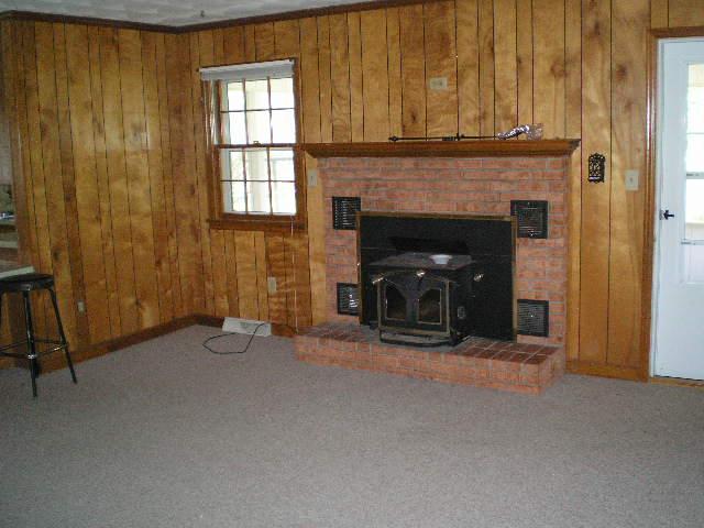 7305 Tinkerview Road Roanoke, VA 24019 - Photo 8 of 16 Family Room 1
