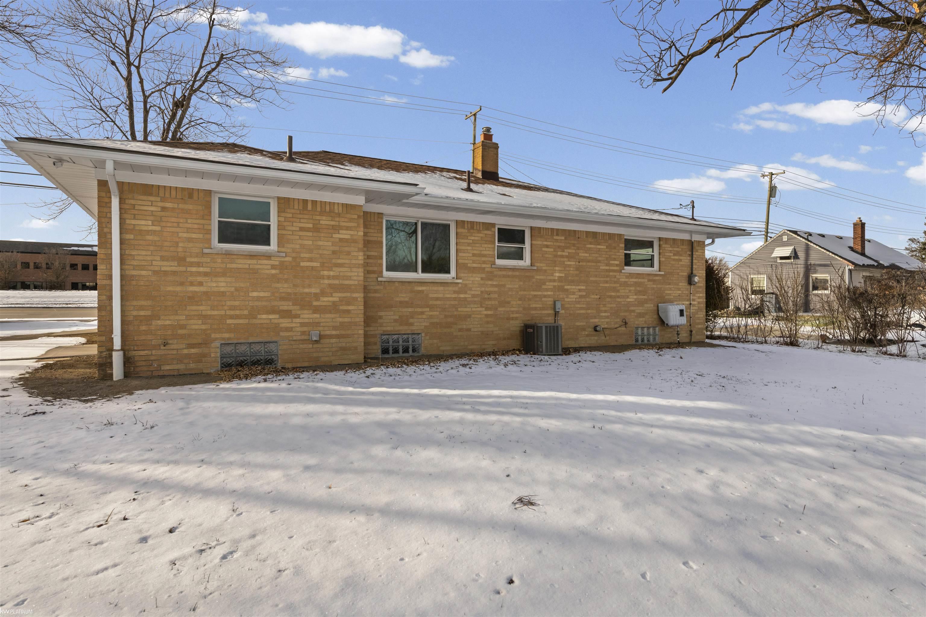 46730 Romeo Plank Road Macomb, MI 48044 - Photo 28 of 32 50195857-492bd5d6-a40a-4bea-8969-83ca7ab83778.JPG